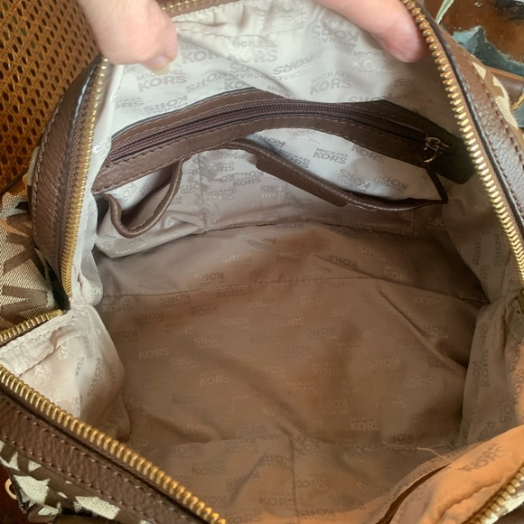 MICHAEL KORS signature monogram Beige Mocha jacquard LARGE satchel. Clean, zips. - Picture 9 of 10